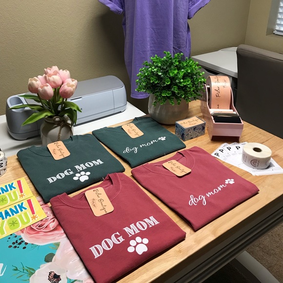 Dog Mom Unisex Adult 100% Cotton Crewneck T-Shirts - Various. - Picture 10 of 15